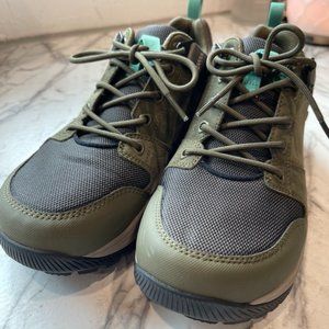 NEW! Teva Gore-tex Hiking Boots / Shoes - Size 9